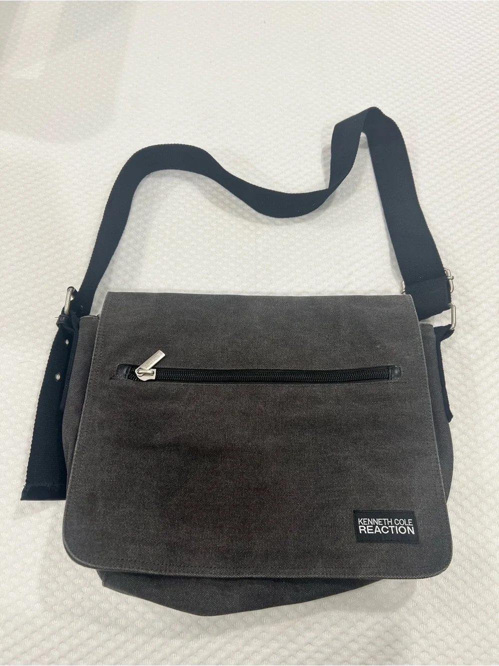 Kenneth Cole Reaction Gray Canvas Messenger Bag Laptop Crossbody Shoulder Bag